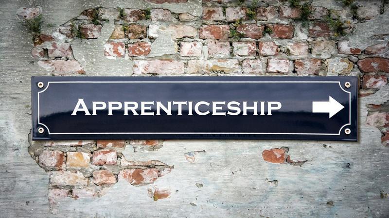 A sign with an arrow pointing right, the sign says "Apprenticeship"