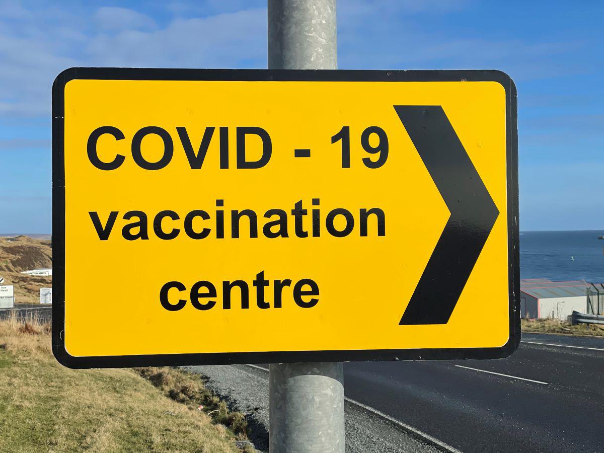 Covid vaccination centre sign sml