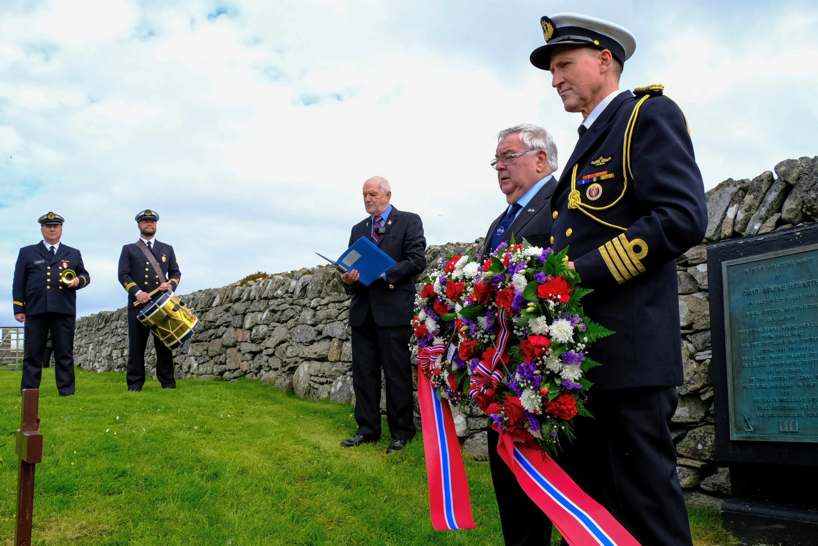 Wreath laying at Lunna Kirkyard