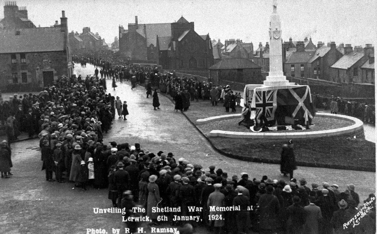 Unveiling of shetland war memorial 1924 sml